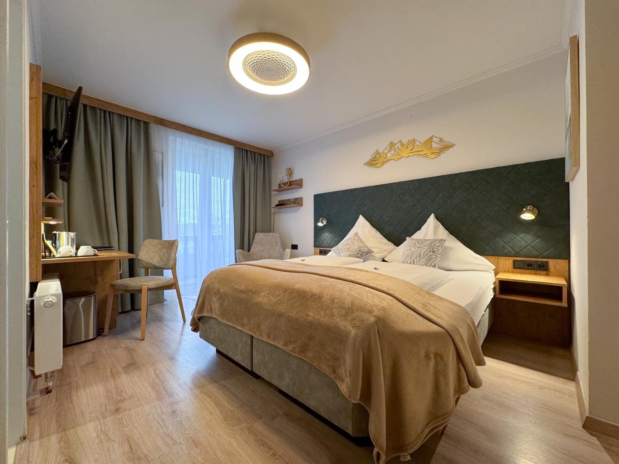 Hotel Schlossblick Chiemsee برين ام شيميسي المظهر الخارجي الصورة