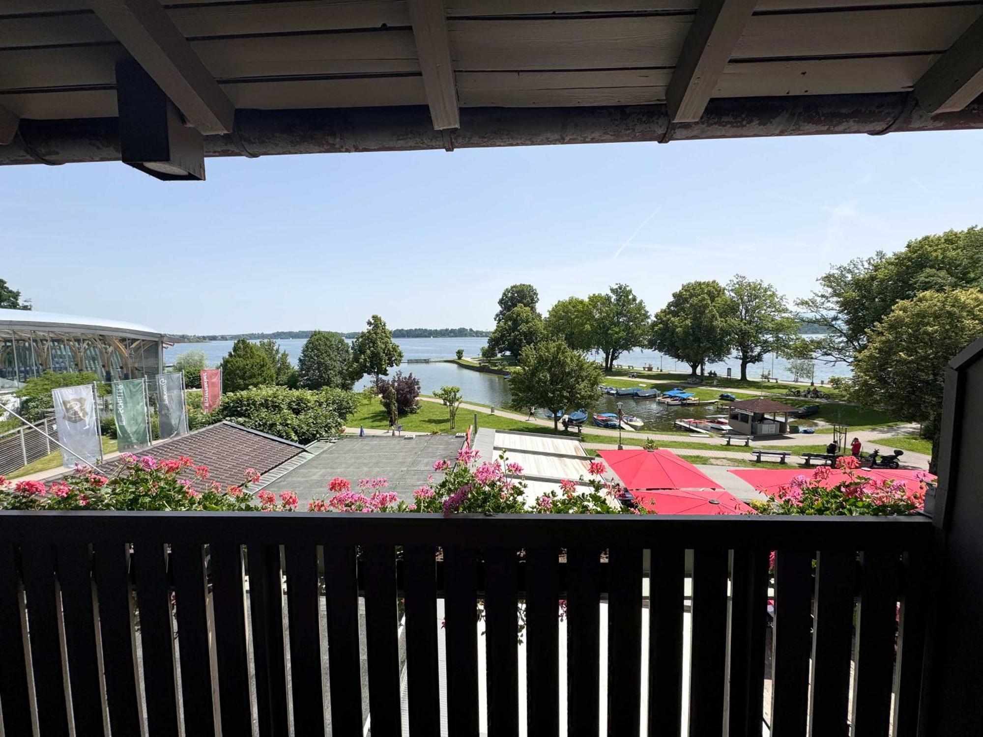 Hotel Schlossblick Chiemsee برين ام شيميسي المظهر الخارجي الصورة