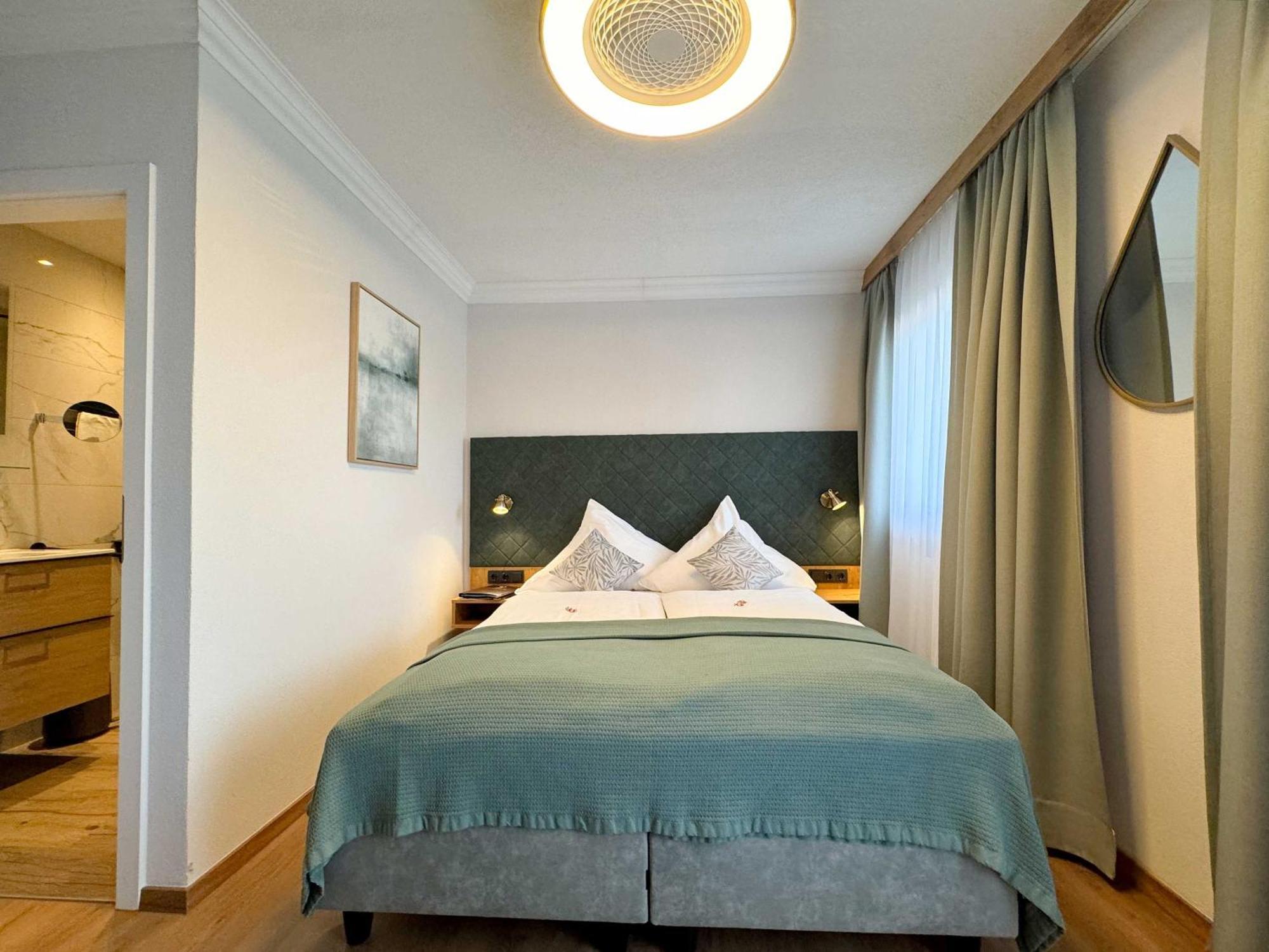Hotel Schlossblick Chiemsee برين ام شيميسي المظهر الخارجي الصورة
