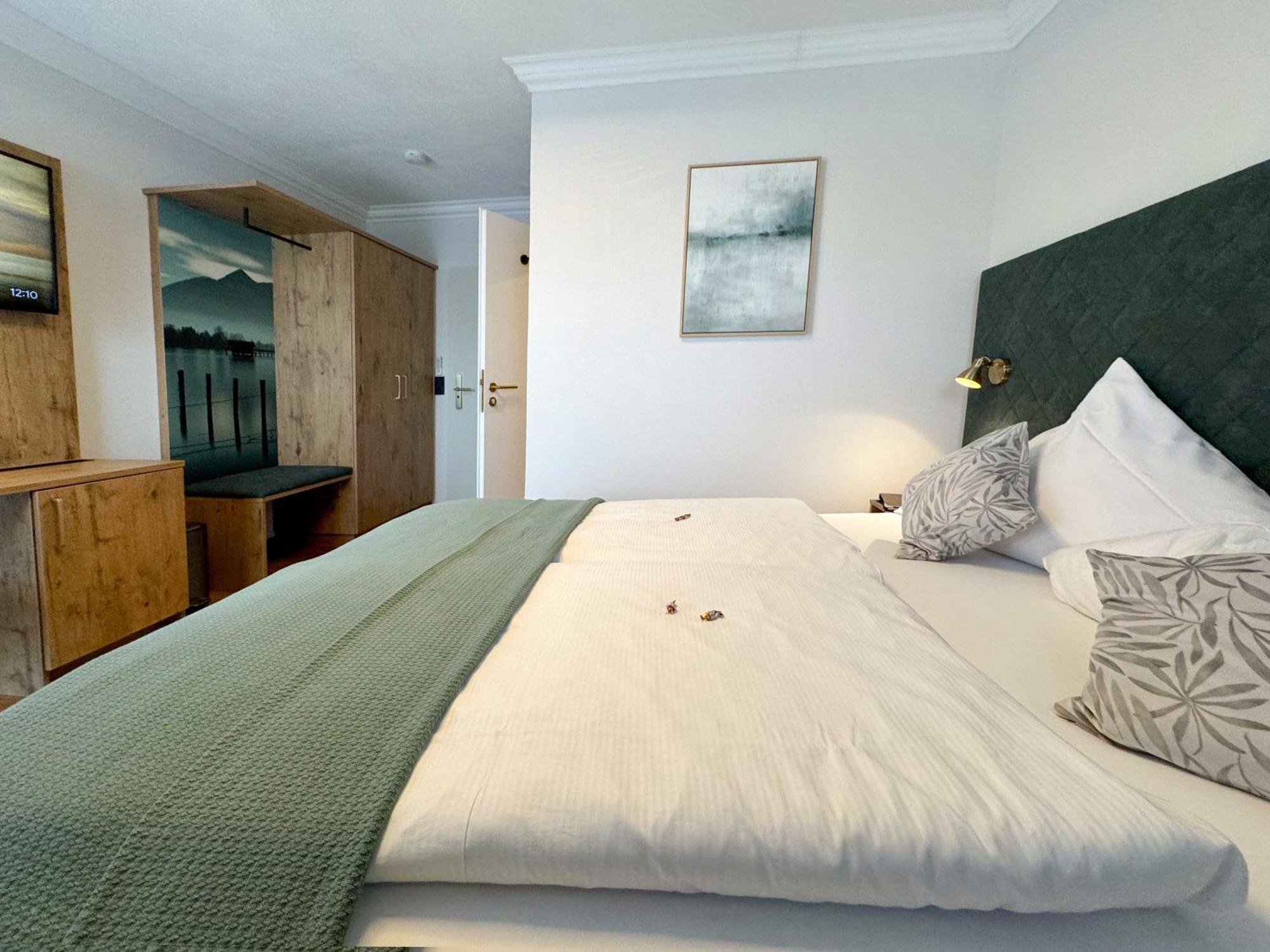 Hotel Schlossblick Chiemsee برين ام شيميسي المظهر الخارجي الصورة